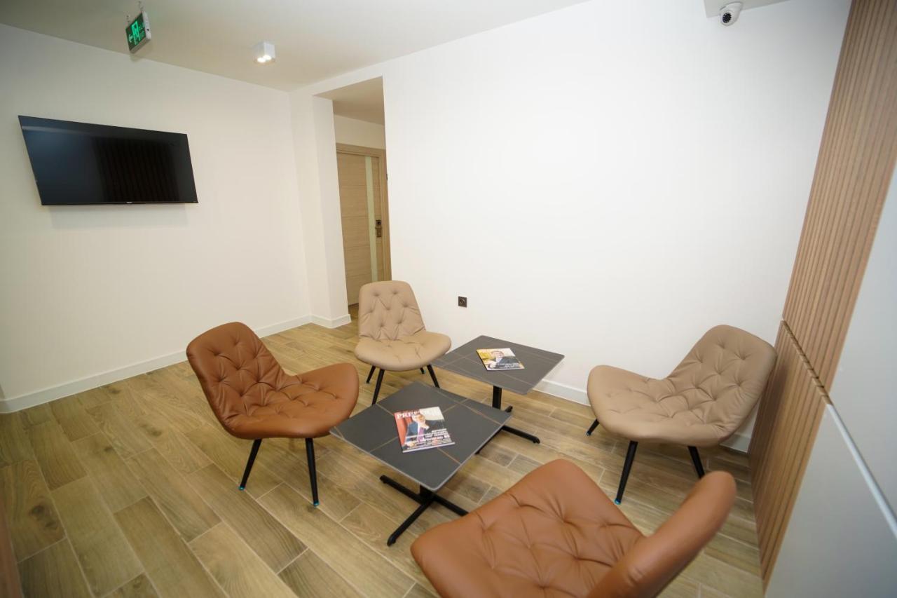 יירבאן B&M Hotel מראה חיצוני תמונה