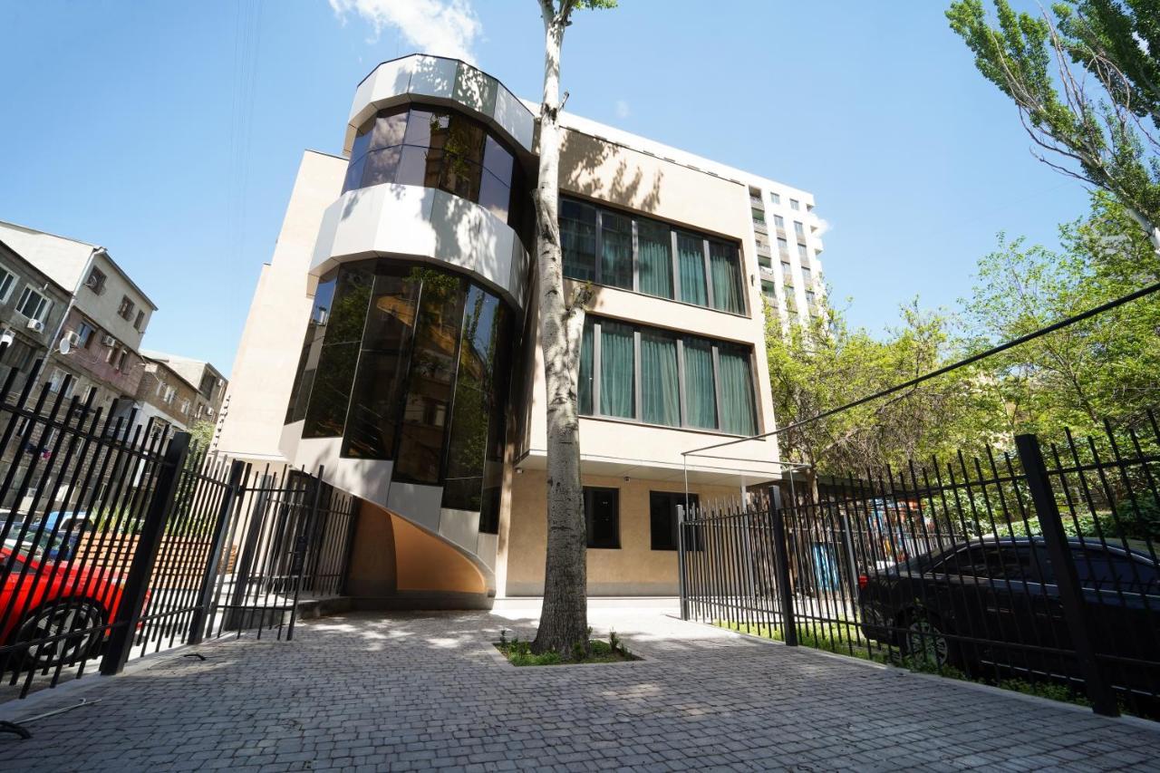 יירבאן B&M Hotel מראה חיצוני תמונה