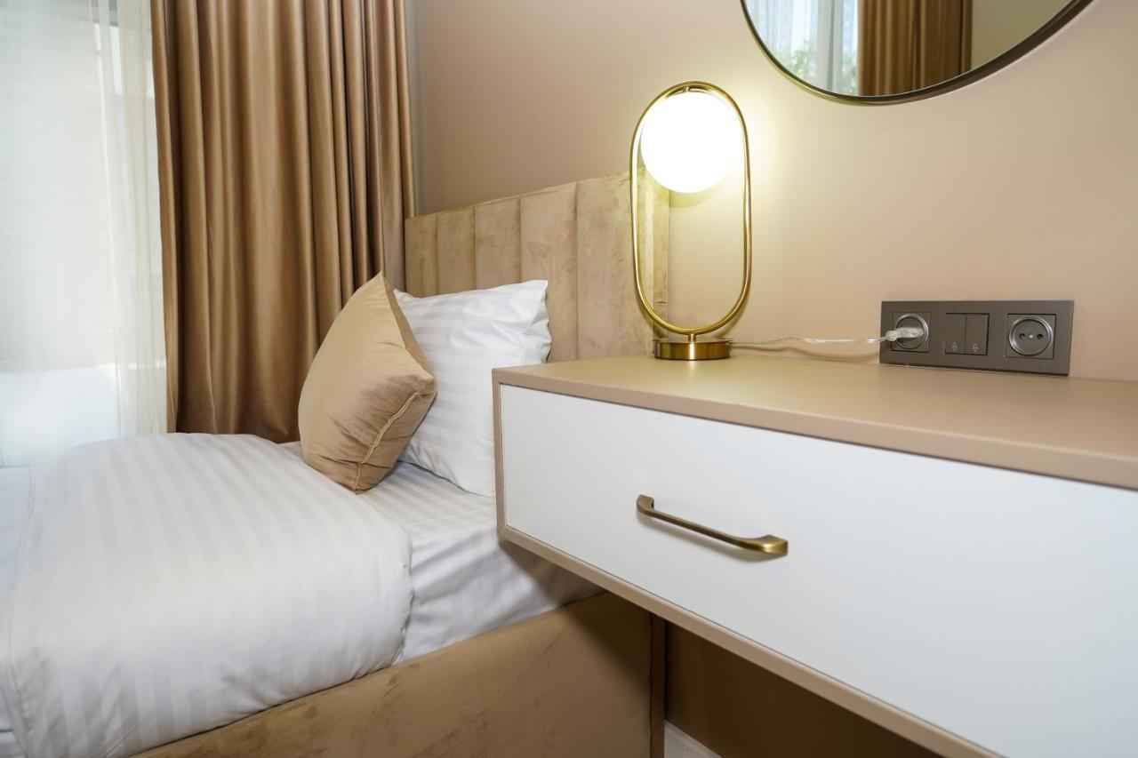 יירבאן B&M Hotel מראה חיצוני תמונה