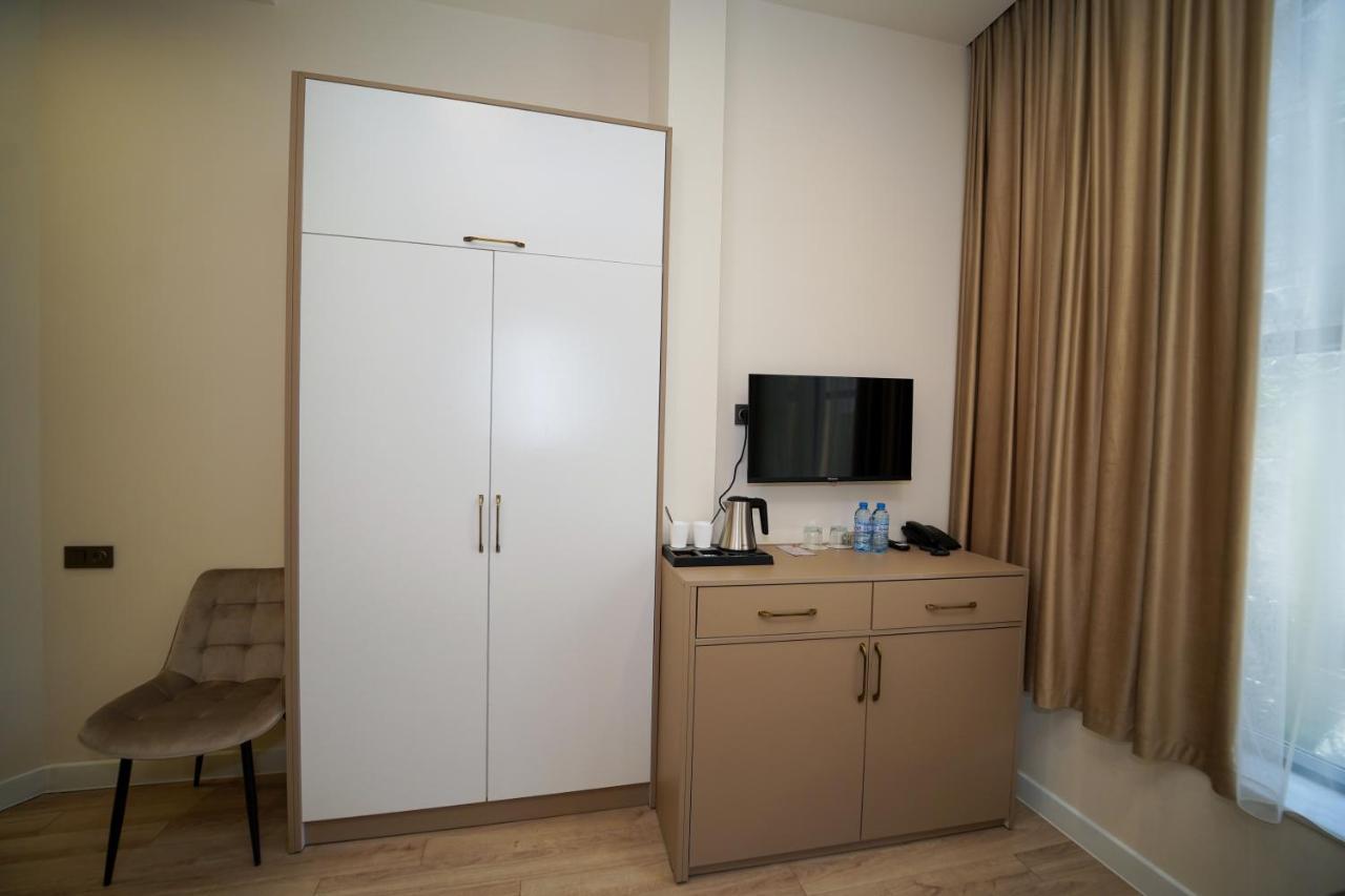 יירבאן B&M Hotel מראה חיצוני תמונה